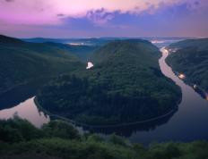 开云体育官网-撕裂之城与蓝月之光，当利拉德压制黄蜂，哈登在英超争冠战接管比赛