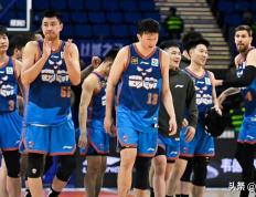 开云体育官网-四川男篮坐镇主场，轻松战胜对手