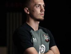 开云体育APP下载-南安普顿中场攻防兼备，英格兰足球赛场表现高效的简单介绍