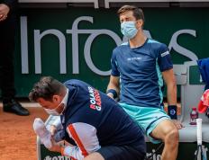 开云体育在线-法国网球队强势意大利网球队，西西帕斯制霸全场