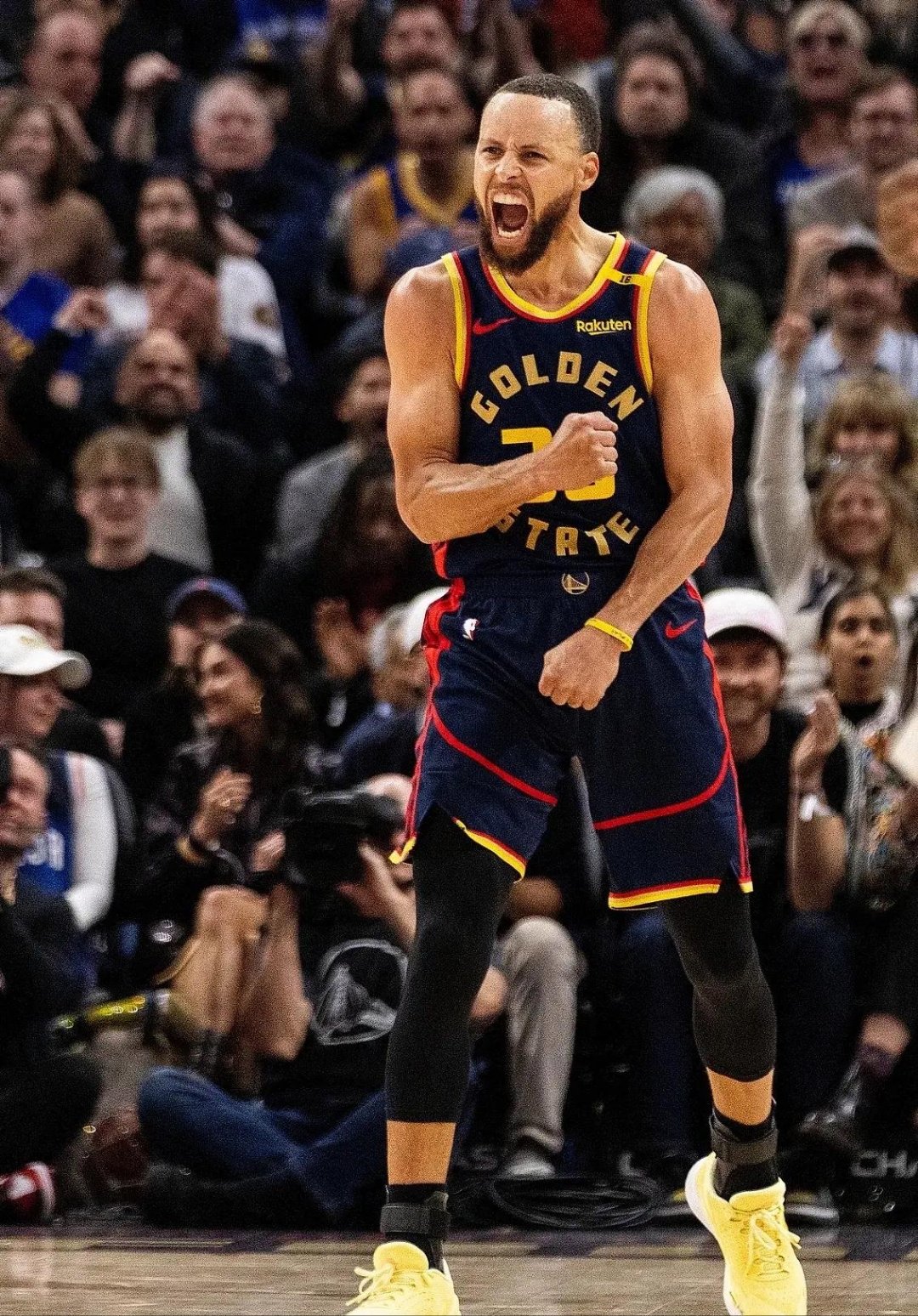 开云体育中国-关于勇士擒下骑士,史蒂芬-库里再现神迹的信息