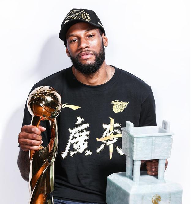 开云体育-雷霆鏖战猛龙，易建联扛起全队